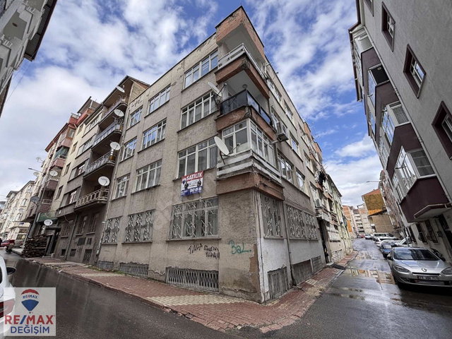 REMAX DEĞİŞİM MÜCAHİTTEN RIZAİYE MAH.DE SATILIK 3+1 ARAKAT DAİRE