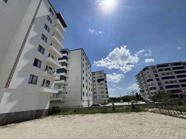 REMAX DOĞUKENTTE ARA KAT SATILIK FIRSAT DAİRE