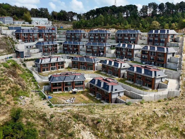 REMAX ANKA'DAN EMLAK KONUT İDEALİSTKORU SİTESİ 3+1 SATILIK VİLLA
