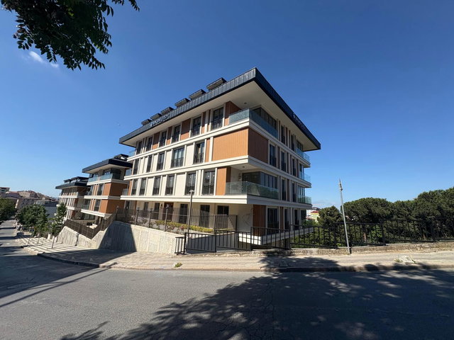 REMAX ASHILL ÇAMLICA DA SITEIÇI SIFIR LÜKS 2+1