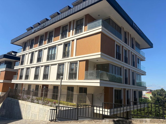 REMAX ASHILL ÇAMLICA DA AKASYAPI SITEIÇI SIFIR LÜKS 2+1