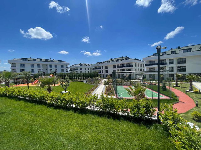 BÜYÜKÇEKMECE AİLE SİTESİNDE ÖZEL BAHÇE KULLANIMLI SIFIR 2+1 DAİRE