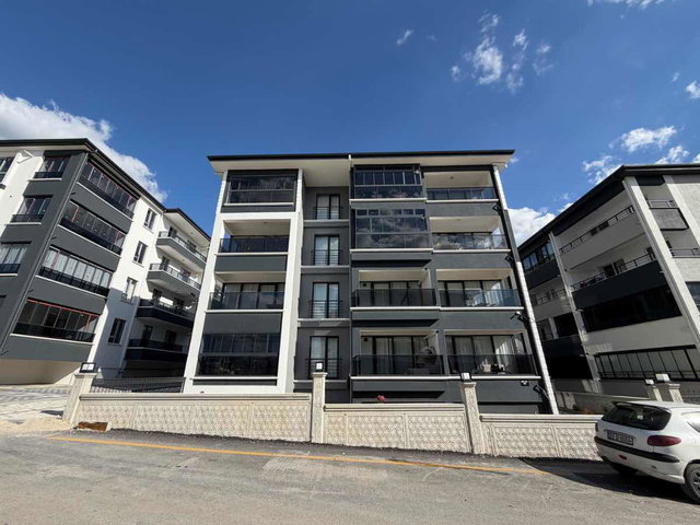 GÖLBAŞI ÖRENCİK SINAV KOLEJİ YAKINI SATILIK GENİŞ 1+1 DAİRE