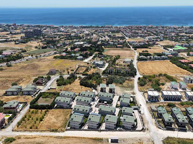 REMAXTEN KUMBURGAZ GİŞE YAKININDA DENİZ MANZARALI LÜKS VİLLALAR