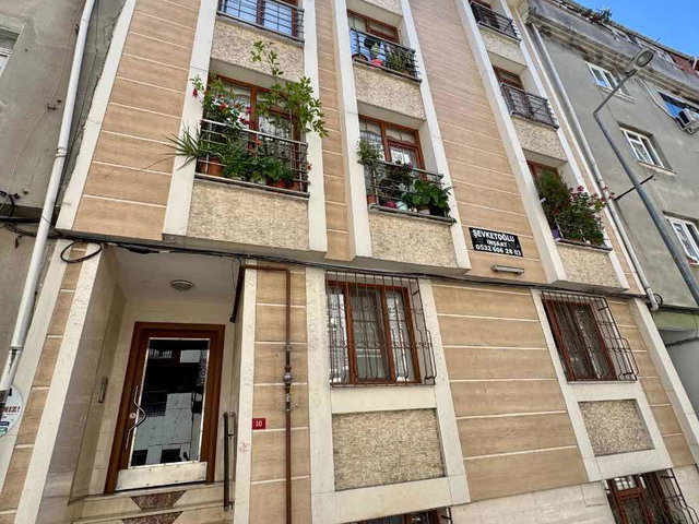MERKEZI KONUMDA ULAŞIM HATLARINA YAKIN, EBEBEYIN BANYOLU 3+1 DAIRE