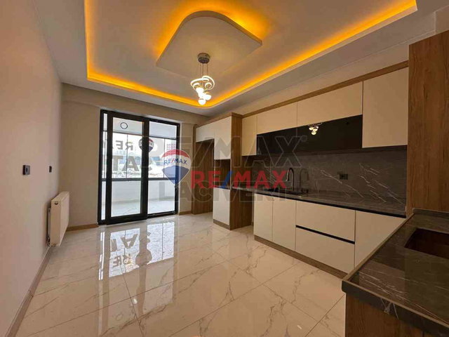 RE/MAX LACİVERTTEN YILDIZPARK'TA 4+1 SATILIK LÜX DAİRE