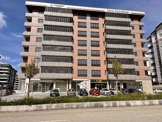 REMAX İLKE'DEN KOMBİNA CAD.KUMBASAR İNŞAAT'TA 4+1 SATILIK DAİRE