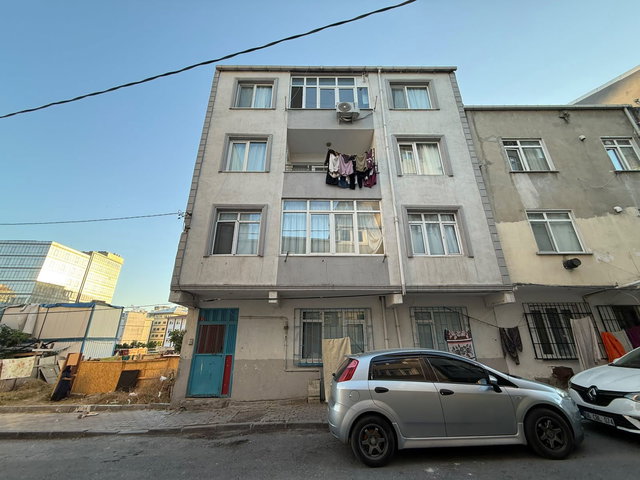 REMAX'TAN MAHMUTBEY'DE 2+1 SATILIK HISSELI ARAKAT DAIRE