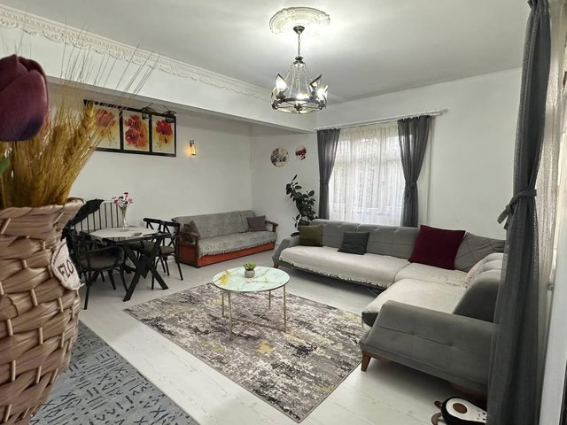 AKYAZI MERKEZE 2 KM MESAFEDE 780 M² ARSA İÇİNDE MÜSTAKİL 2+1 SATILIK EV VE MEYVE BAHÇESİ