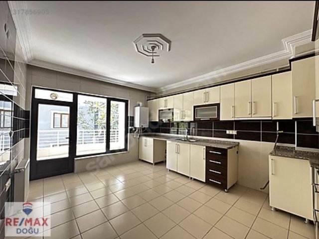 REMAX DOĞU/SÜRSÜRÜ MAHALLESİNDE KİRALIK GENİŞ VE FERAH 4+1DAİRE