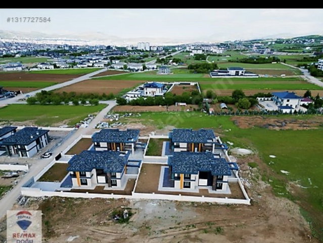 REMAX/DOĞU ATAŞEHİR MAH. 5+1 ÖZEL TASARIMA SAHİP SATILIK VİLLA