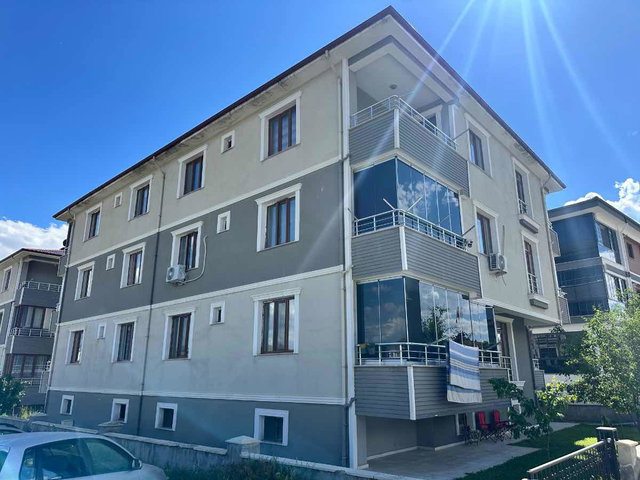 REMAX DEM'DEN ERGENEKON MAHALLESİNDE 3+1 ARA KAT KİRALIK DAİRE