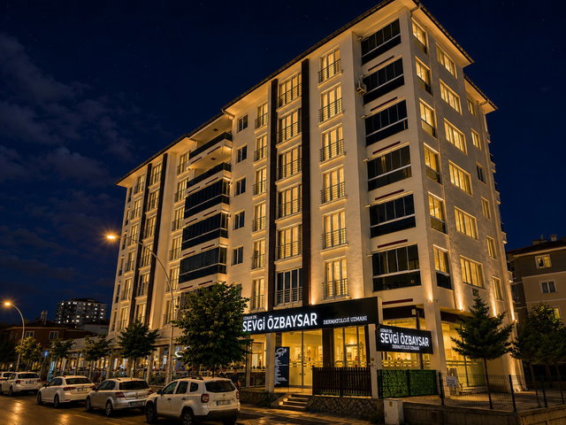 FAHRİ KAYAHAN'DA 4+1 SATILIK DAİRE
