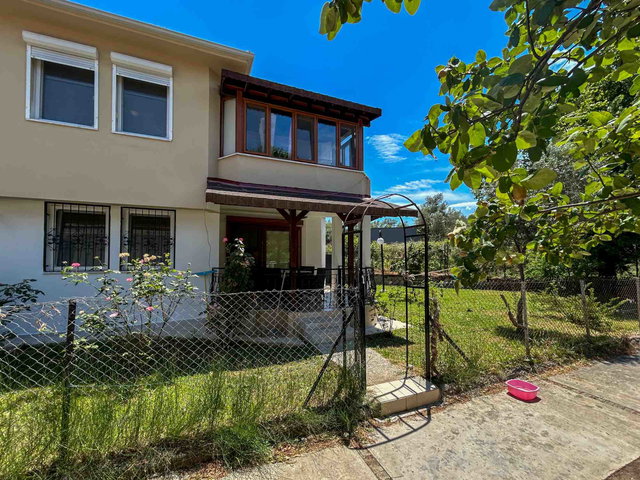 AYVALIK KÜÇÜKKÖY'DE HAVUZLU SITEDE SATILIK VILLA