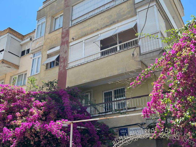 21 KARŞIYAKA BAHÇELIEVLER’DE KIRALIK ,BAKIMLI 2+1 BAHÇE KATI