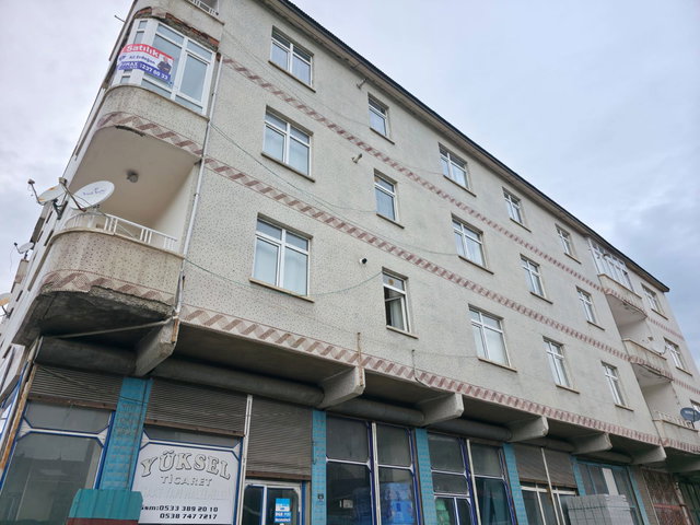 REMAX İLKE'DEN ŞEHİR MERKEZİ'NDE 3+1 SATILIK ARA KAT DAİRE