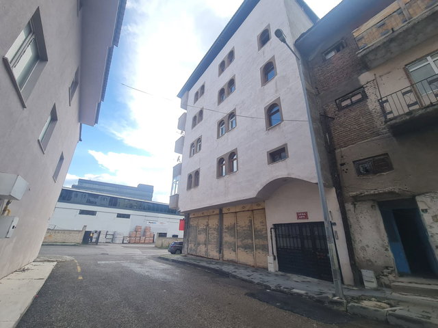 REMAX İLKE'DEN 50. YIL CADDESİ'NDE 4+1 KİRALIK DAİRE