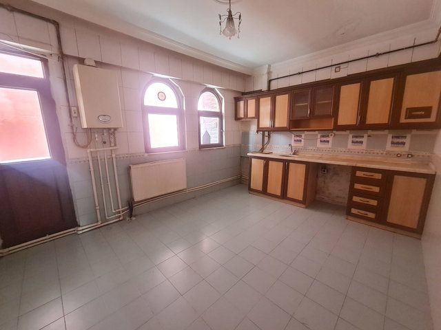 REMAX İLKE'DEN 50. YIL CADDESİ'NDE 4+1 KİRALIK DAİRE