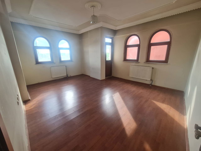 REMAX İLKE'DEN 50. YIL CADDESİ'NDE 4+1 KİRALIK DAİRE