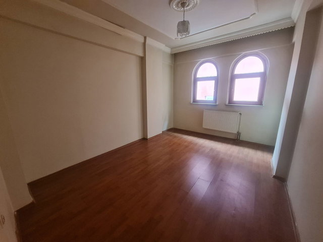 REMAX İLKE'DEN 50. YIL CADDESİ'NDE 4+1 KİRALIK DAİRE