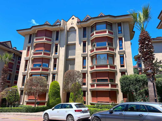 ÇAMLICA KONAKLARINDA, PRESTİJLİ, GENİŞ VE KONFORLU LÜKS DAİRE