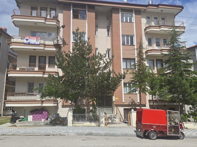 AFYONKARAHİSAR MAREŞAL FEVZİ ÇAKMAK MAHALLESİNDE SATILIK 3+1 DAİRE