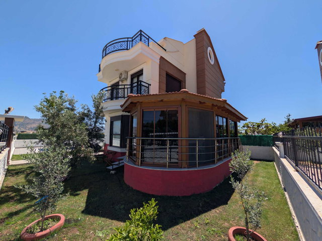 REMAX WE OFİSİNDEN SALİHLERALTI POLİNA SİTESİ SATILIK LÜKS VİLLA