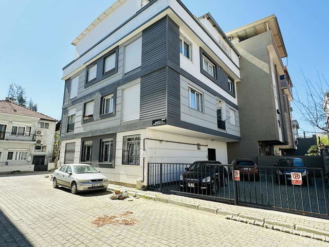 GAZİEMİR’DE İZBAN YAKINI KİRALIK 1+1 DAİRE