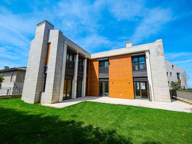 ZEKERİYAKÖY ORMANADA SİTESİNDE SATILIK VİLLA