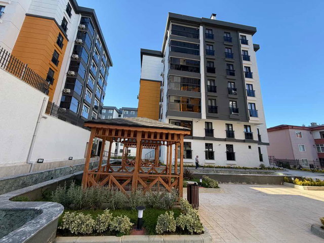 ELİF OCAKTAN'DAN TUZLA AKASYA EVLERİNDE BÜYÜK 3+1 KİRALIK DAİRE