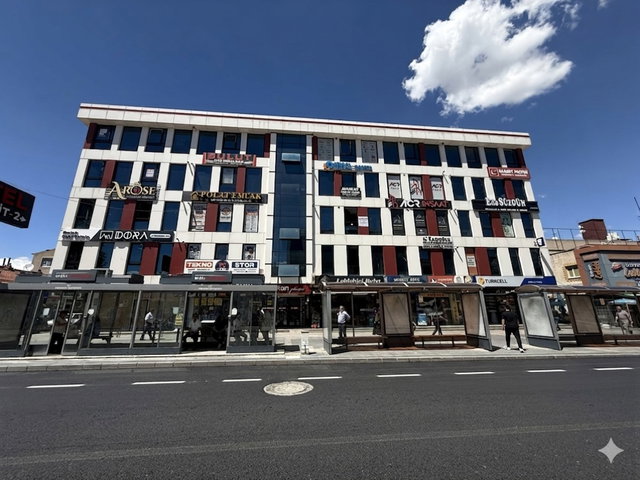 REMAX DEM'DEN DÖRTYOL KAVŞAĞINDA PRESTİJLİ KİRALIK OFİS