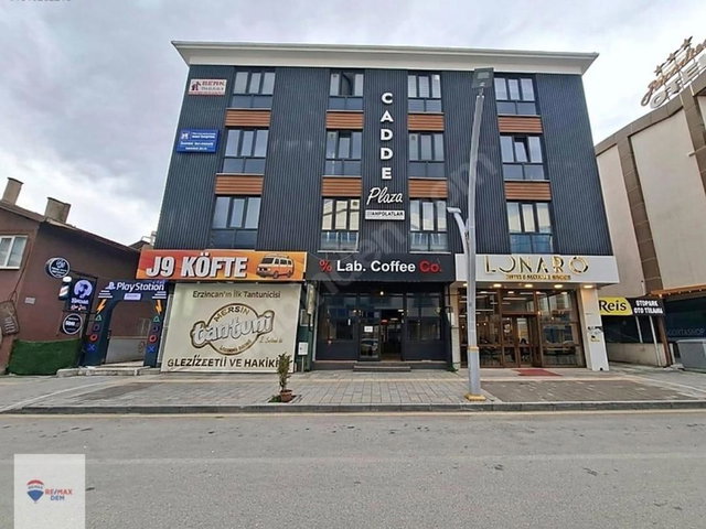 REMAX DEM'DEN ÇARŞI İÇİNDE CADDE PLAZADA EŞYALI 2+0 DAİRELER