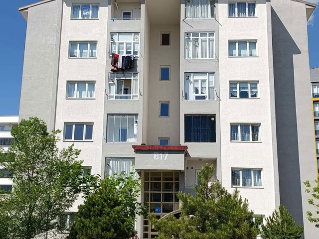 REMAX ARTIS'DEN ÇAT YOLU TOKILERDE SATILIK 2+1 DAIRE
