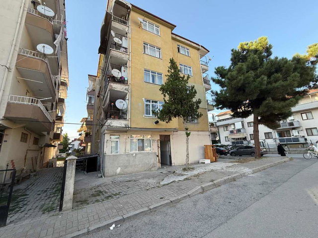 GÖLCÜK KAVAKLI ARAKAT 2+1 BAKIMLI DAIRE DILEK ERCAN RE/MAX ÇAKRA