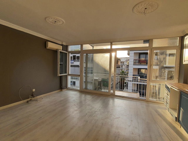 KARŞIYAKA ÇARŞI AKBANK SOKAĞINDA 2+1 YAPILI KİRALIK DAİRE