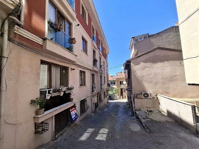 ÜSKÜDAR'IN KALBİNDE NEV ÇARŞI AVM KARŞISINDA MASRAFSIZ GENİŞ 1+1
