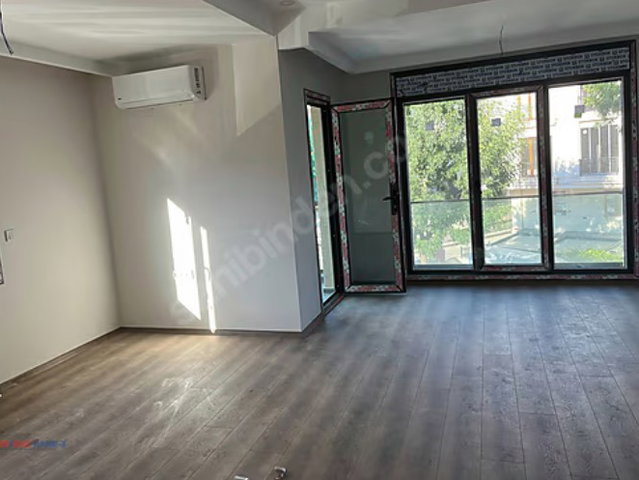 BAHÇELIEVLER MERKEZ'DE KULLANIŞLI 2+1 OTOPARKLI LÜKS DAIRE