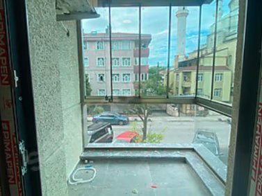 BAHÇELIEVLER MERKEZ'DE KULLANIŞLI 2+1 OTOPARKLI LÜKS DAIRE