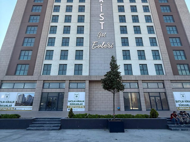FAVORIST GÖL EVLERI'NDE GÖL MANZARALI, ULTRA LÜKS, SATILIK 1+1