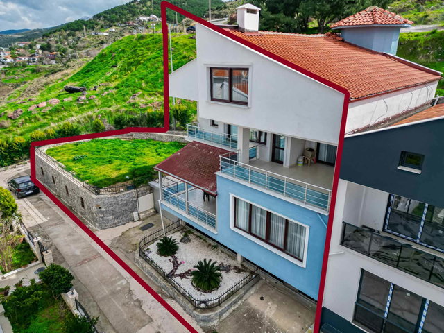 KAHRAMANDERE'DE MÜSTAKİL BAHÇELİ, DENİZ MANZARALI SİTE İÇİ VİLLA
