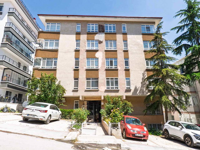 KIRALIK AYRANCI TOMURCUK SOKAK'TA YAPILI 3+1 DAIRE