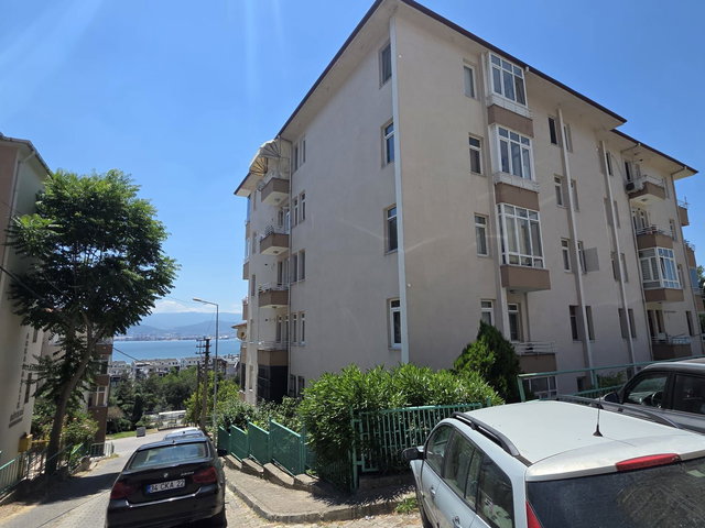 KOCAELI IZMIT KURUÇEŞME 'DE DENIZ MANZARALI 3+1 SATILIK DAIRE