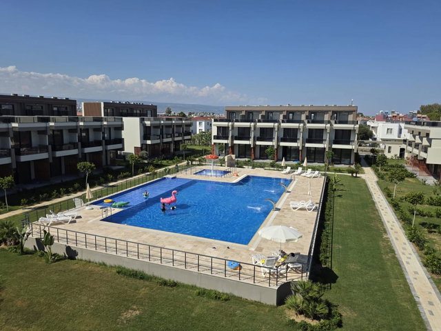 AKDENİZ’İN EN ZARİF NOKTASINDA, HAVUZLU VE PRESTİJLİ SİTE İÇERİSİNDE VİLLA