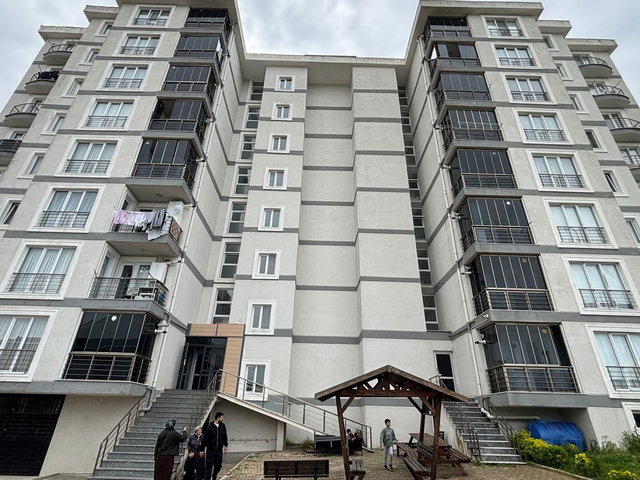 REMAX TOPRAK'TAN SILIVRI YENI MAHALLE'DE SATILIK 3+1 DAIRE