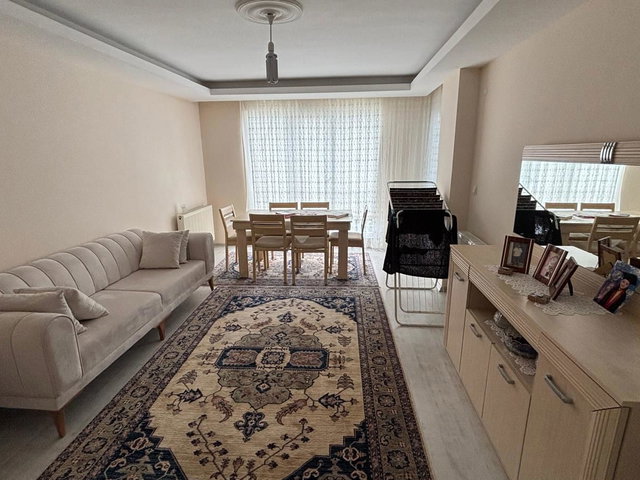 REMAX TOPRAK'TAN SILIVRI YENI MAHALLE'DE SATILIK 3+1 DAIRE