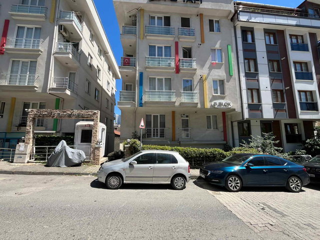 ATAŞEHIR AŞIK VEYSEL MH ŞEHRIN RENGI SITESINDE SATILIK 1+1 DAIRE