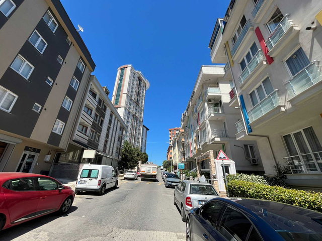 ATAŞEHIR AŞIK VEYSEL MH ŞEHRIN RENGI SITESINDE SATILIK 1+1 DAIRE
