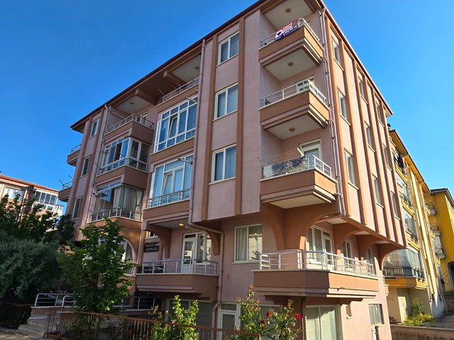 *İSTİKLAL MAHALLESİ ADLİYE YAKIN 3+1 DAİRE*
