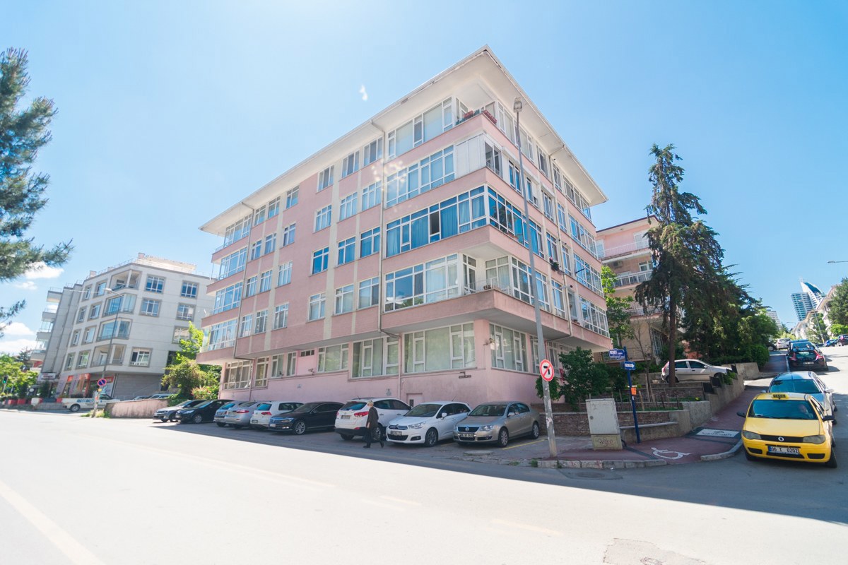 ŞAİR NEDİM MESNEVİ KÖŞESİ 4. KAT GENİŞ 2+1 DAİRE