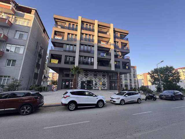 ANAYOLA TRANVAYA SAHİLE 2 DK MESEFADE SATILIK 1+1